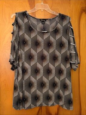BY Design Black & White Cold-Shoulder Geometric Top